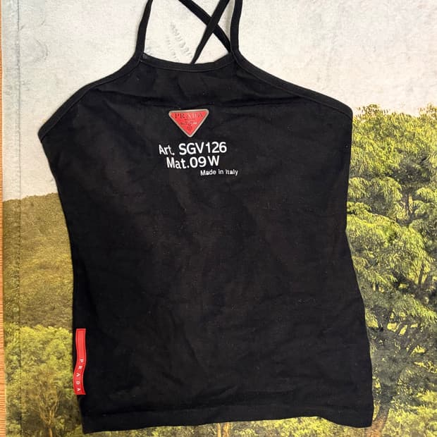 프라다 홀터넥 나시 슬리브리스 탑