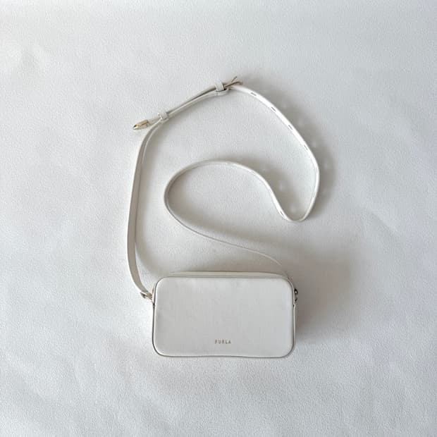 훌라(FURLA) 캐비어 레더 크로스백