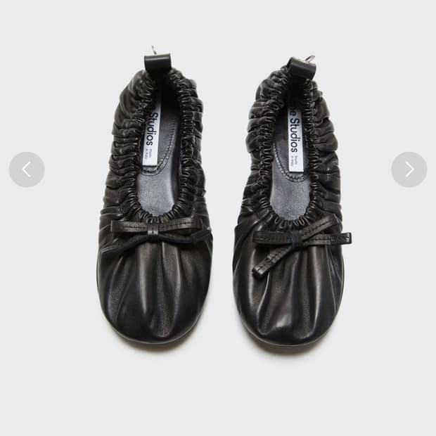 (37 구해요) 아크네스튜디오 하트 참 발레리나 플랫 슈즈 