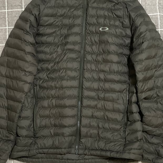 오클리 경량패딩