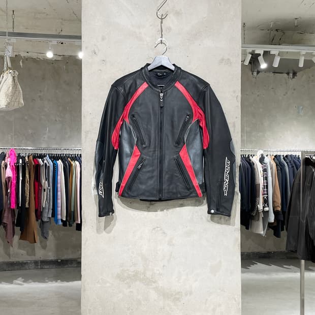 AGV 스포츠 블랙 앤 레드 바이커 레더 자켓