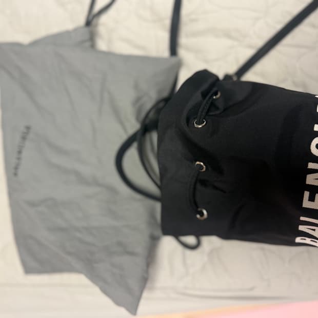 발렌시아가 버킷백