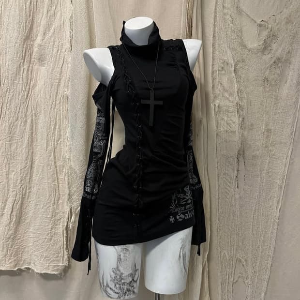 Salvage Off Shoulder Detail Sleeve