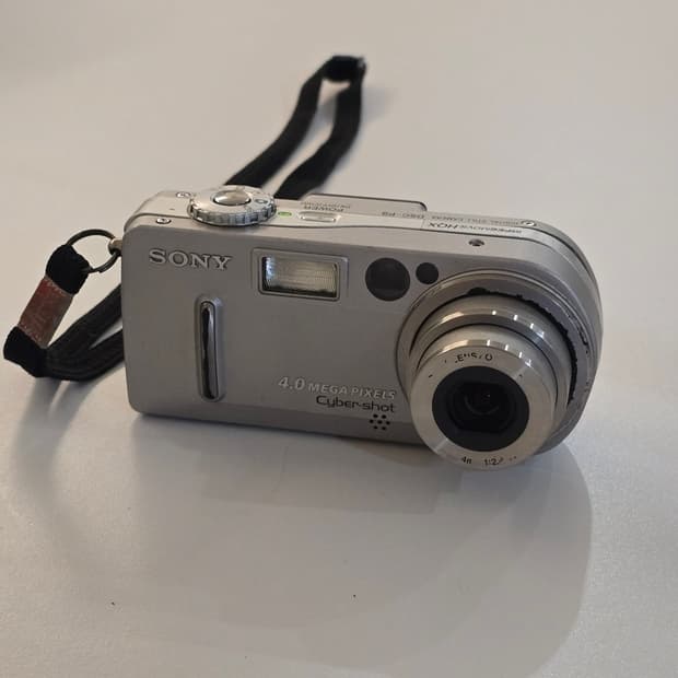 빈티지 디카 디지털 카메라 소니 사이버샷 DSC-P9