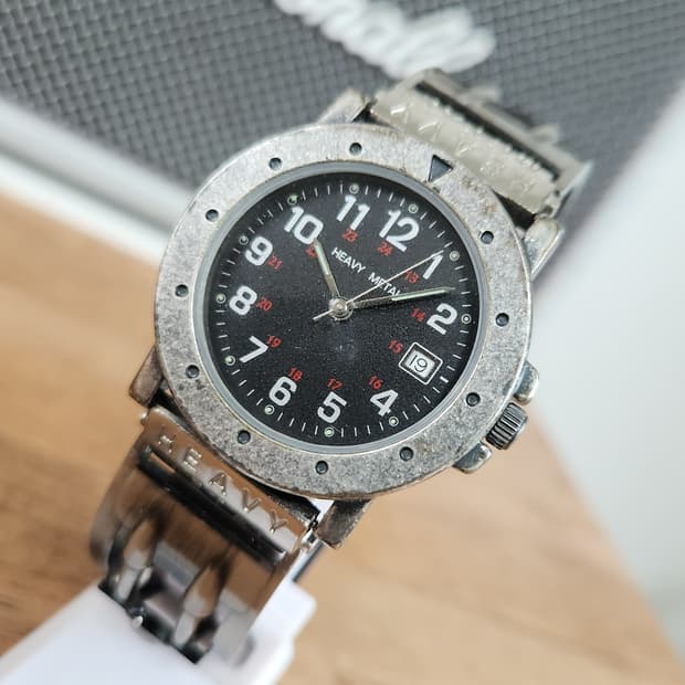 # 빈티지 레어 헤비메탈 복고풍 시계 급처