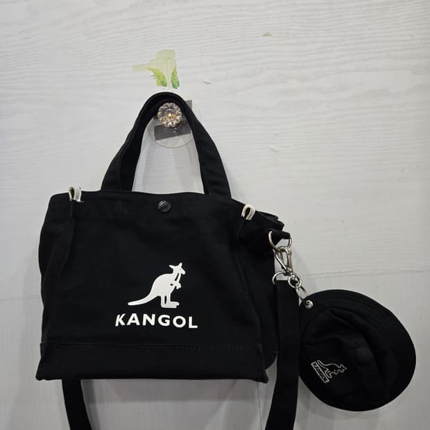 KANGOL 캉골 크로스백! 장식 동전지갑도 있어요!~ 상태 굿굿굿!