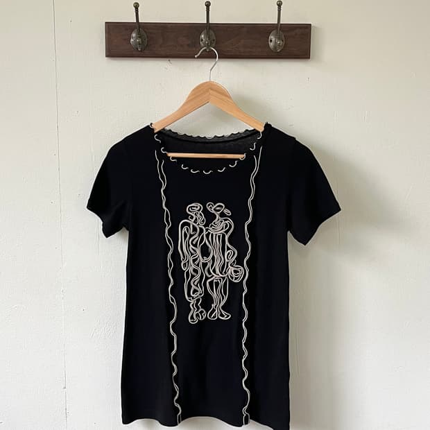 sutfeso 블랙 드로잉 티셔츠