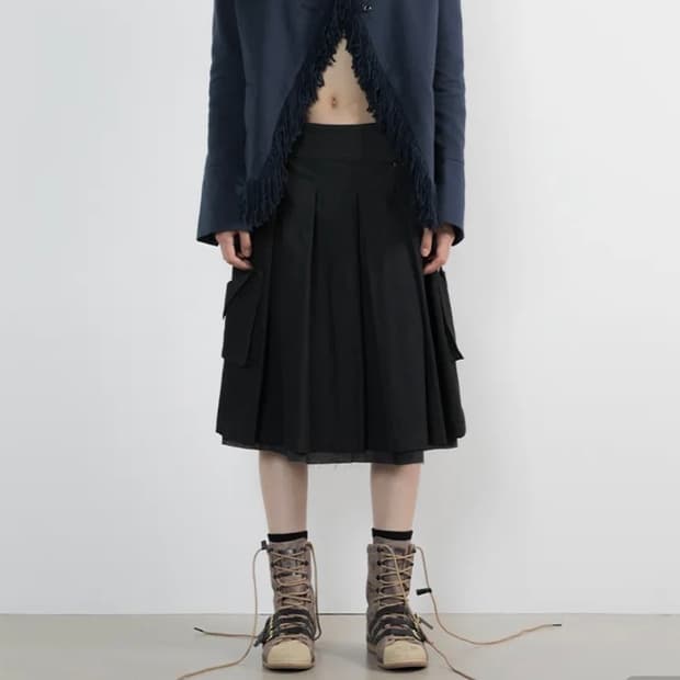 SLANTED POCKET BELTED PLEATS SKIRT