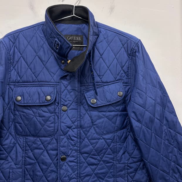 게스 하이넥 더블포켓 다이아몬드 퀼팅 자켓