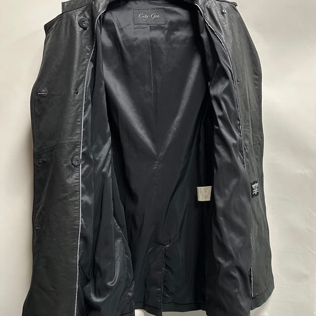 City Gee 블랙 가죽 트렌치 코트 66