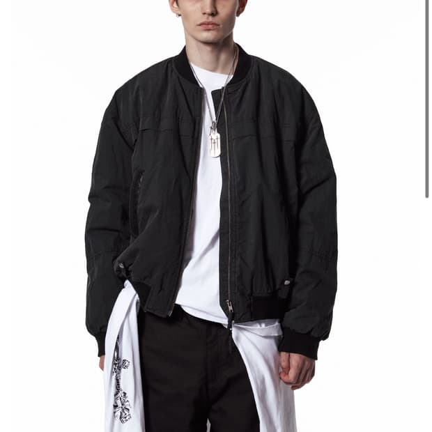 WASHED BOMBER JACKET m 구해요