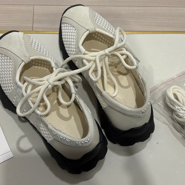 마뗑킴 발레스니커즈 230