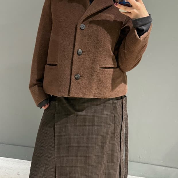 one button high-neck point coat