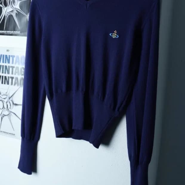 비비안웨스트우드 브이넥 니트