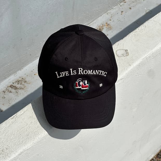 [F] 로맨틱크라운 레터링 블랙 볼캡 모자