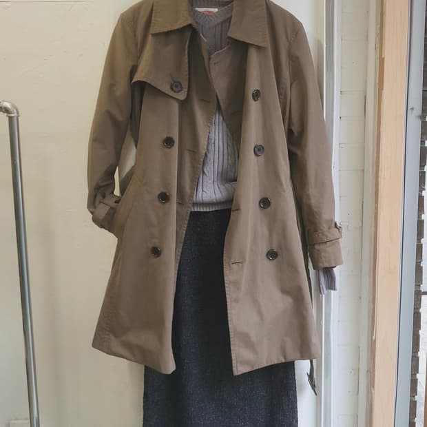 카키 내피 트렌치코트