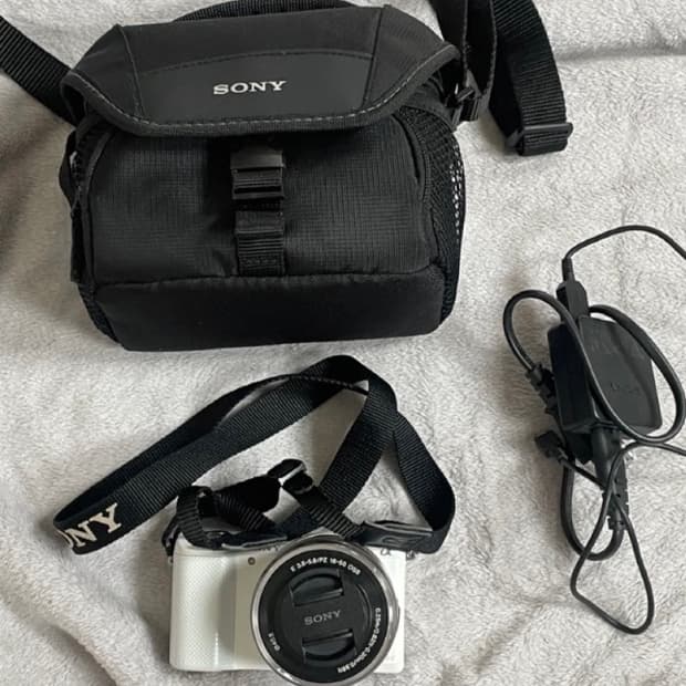 소니 알파 5000 미러리스 카메라