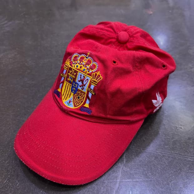 아디다스 오리지널 스페인 국가대표 엠블럼 볼캡 레드