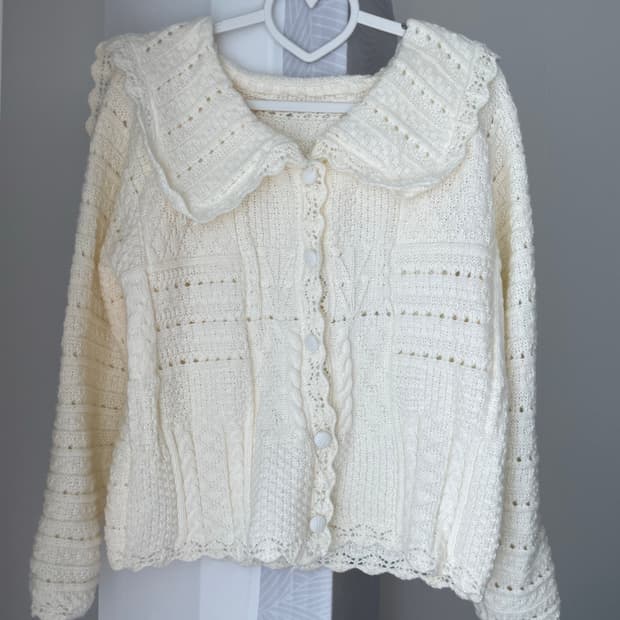 모리걸 펀칭 아이보리 가디건