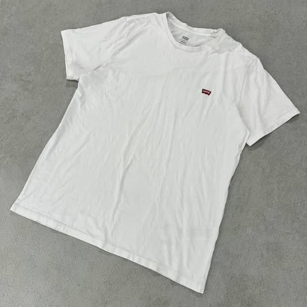 리바이스 흰색 반팔 티셔츠 m
