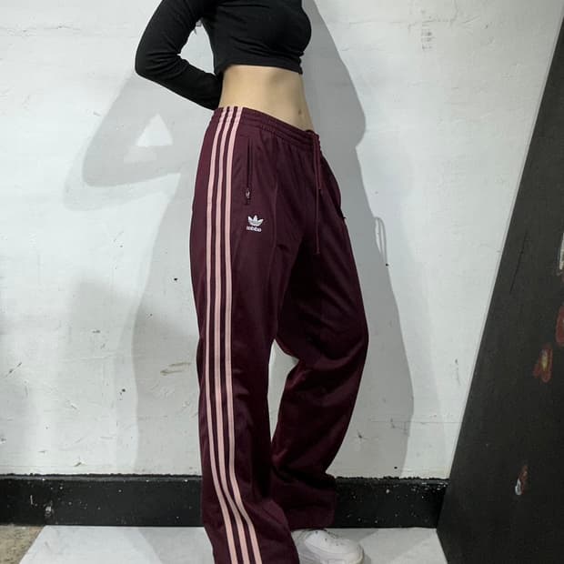 아이다스 버건디 핑크 삼선 와이드 트레이닝 팬츠