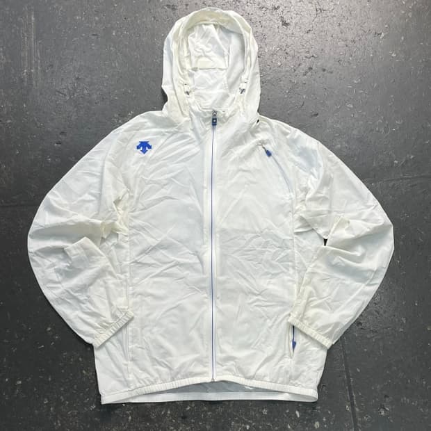 100 데상트 경량 바람막이 