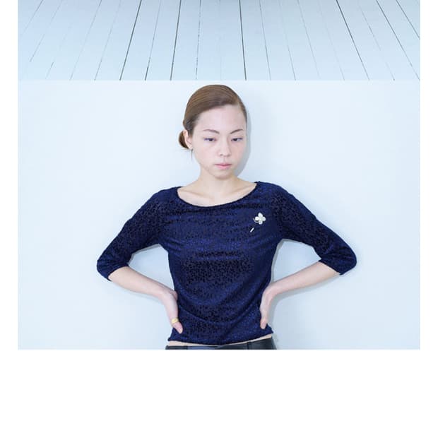 Teak FLORAL VELVET RAGLAN TOP NAVY