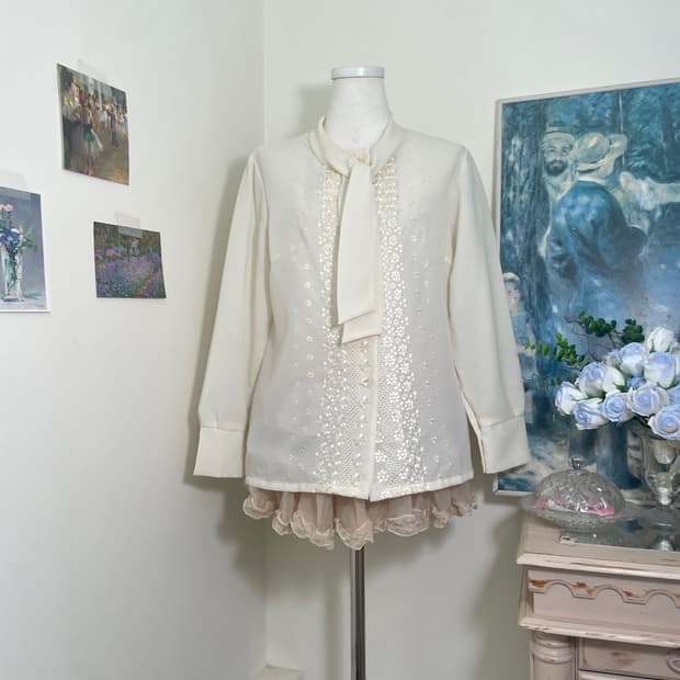 ivory embroidery tie blouse