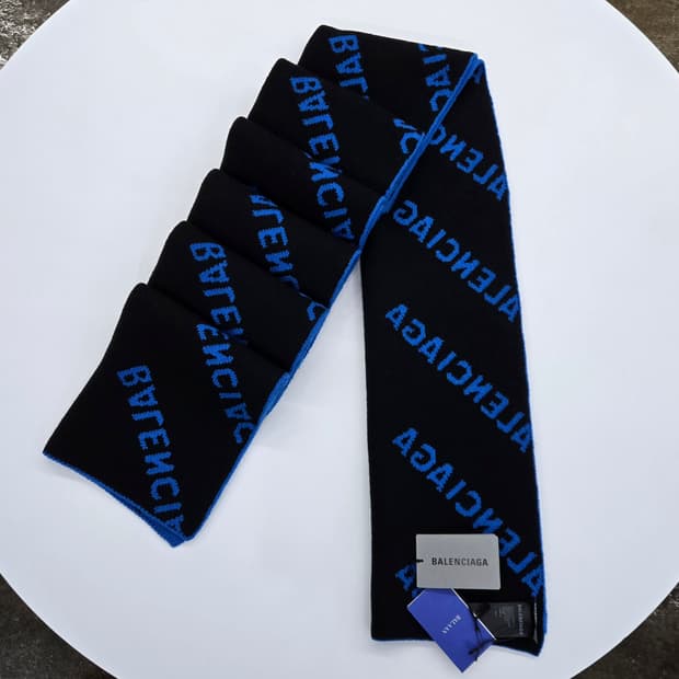 새상품 / 발렌시아가 멀티로고 머플러 목도리