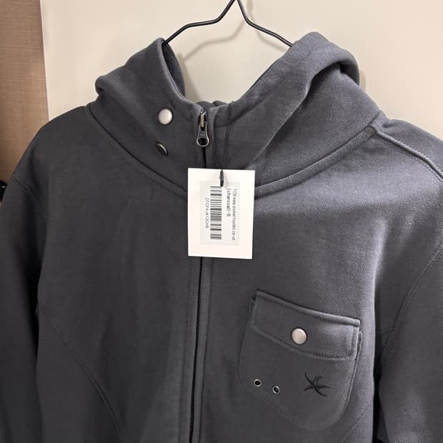 더콜디스트모먼트 후드집업 차콜