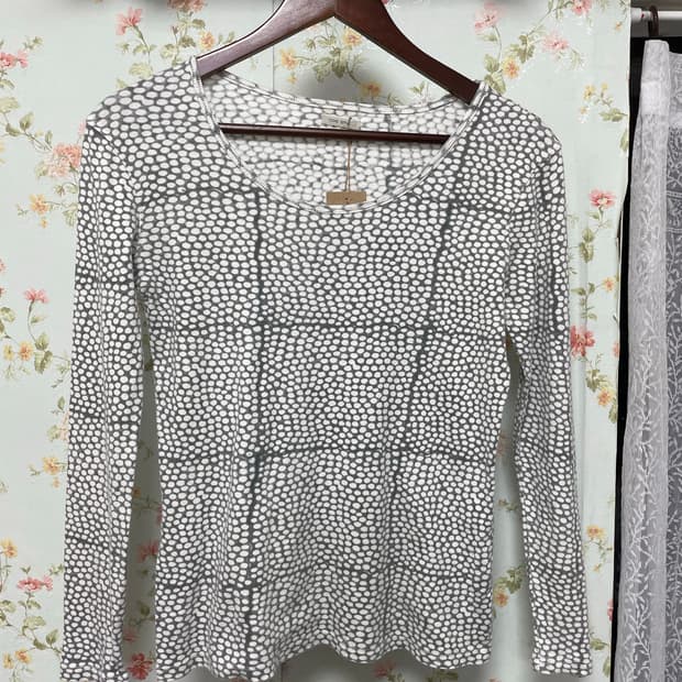 U넥 도트 체크 긴팔 티셔츠