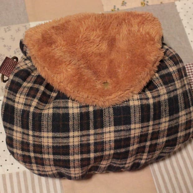 핸드메이드 퍼 밴딩 파우치