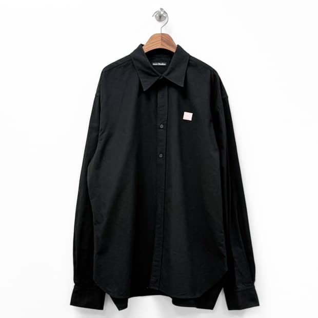 아크네 스튜디오 페이스 패치 오버핏 셔츠 블랙