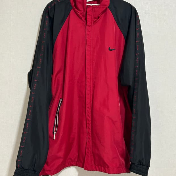 나이키 올드스쿨 사이드로고 검빨 바람막이