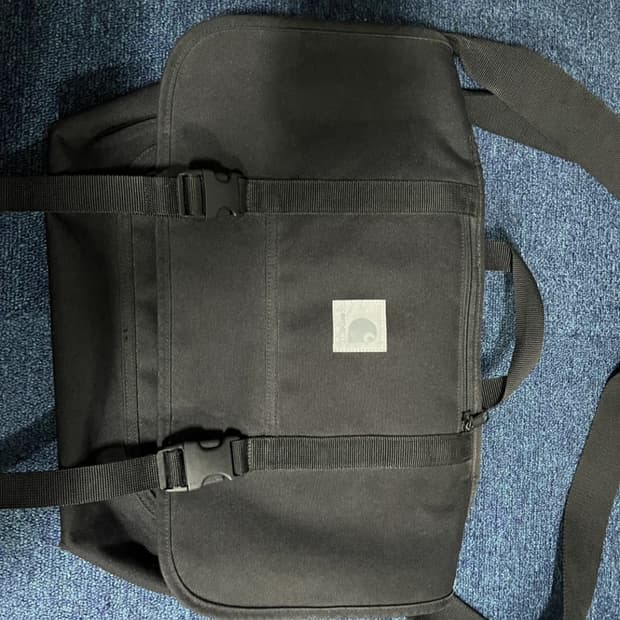 칼하트 메신저백(실버로고)