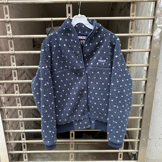 [M] 파타고니아 블루 폴카닷 스냅 후리스