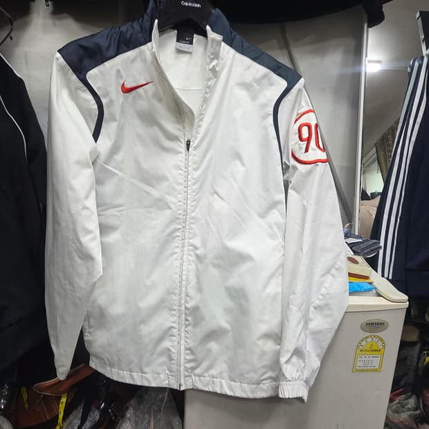 나이키   화이트   바람먹이