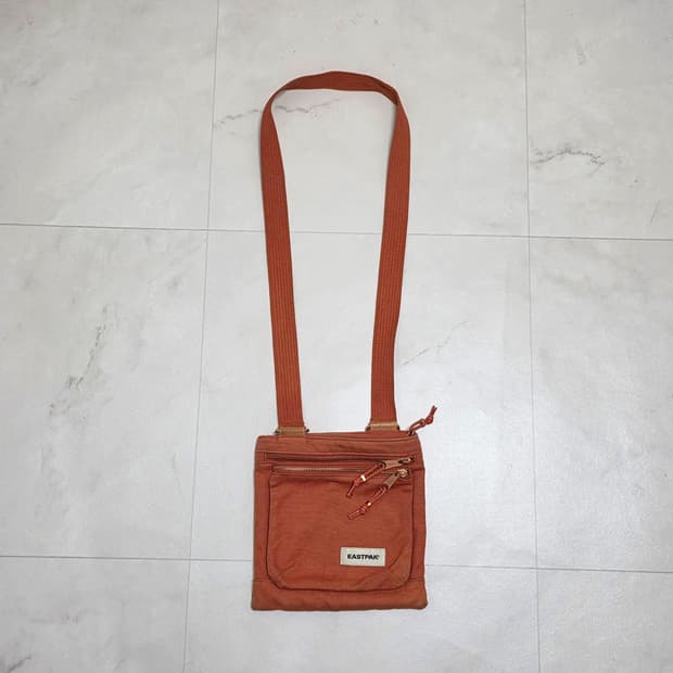 이스트팩 오렌지 미니 크로스백