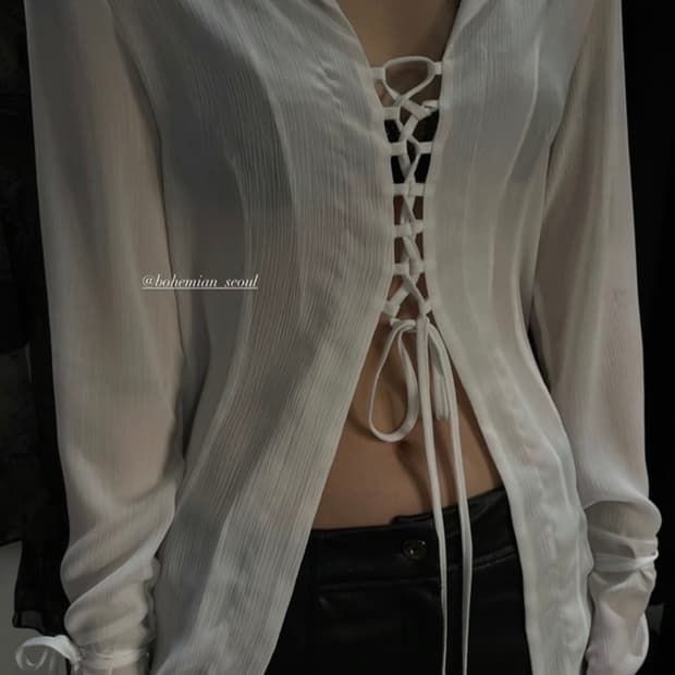 보헤미안서울 레이스업 블라우스 화이트