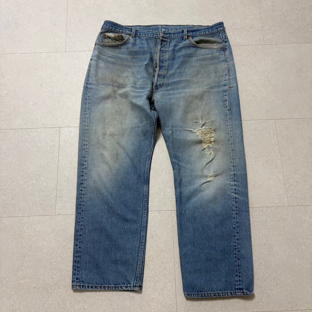 90s Levi's 501 44x32