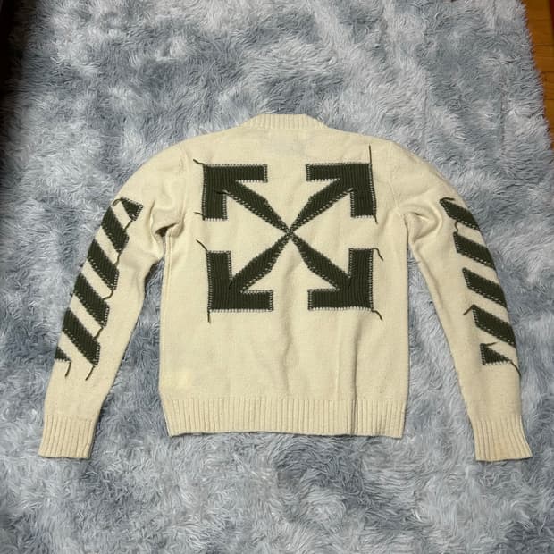 (M) 오프화이트 애로우 니트 화이트