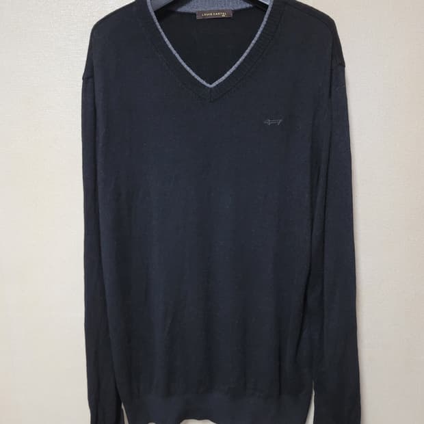 루이까스텔 브이넥 니트