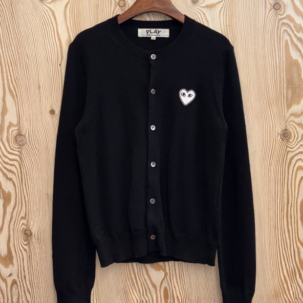 꼼데가르송 화이트 하트 울 가디건 