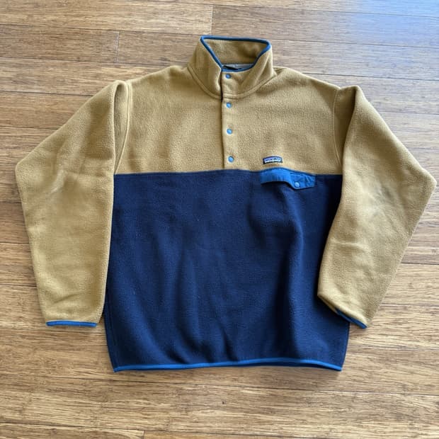 12FW 파타고니아 신칠라 스냅-T 플리스 카멜 네이비 투톤