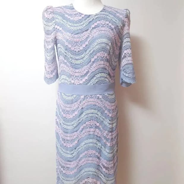 오로라 펀칭레이스 미디움원피스