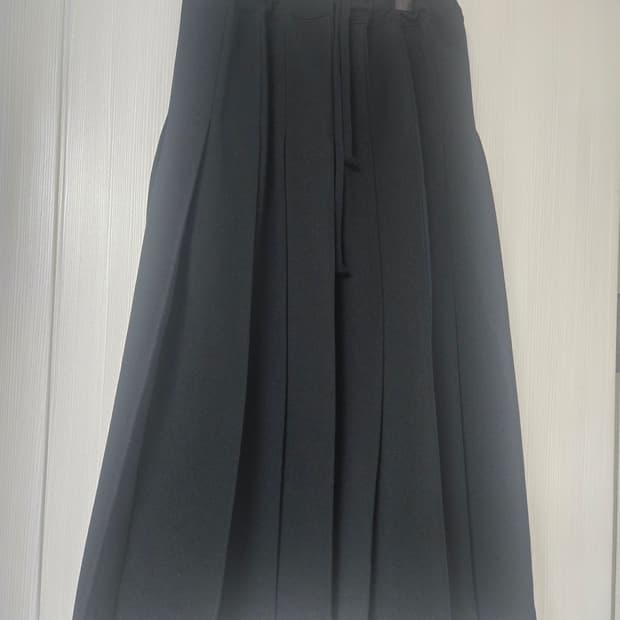 꼼데가르송 폴리 져지소재 플리츠스커트 스몰 2025ss