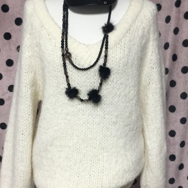 오네갸루 로걀 브이넥 니트 스웨터