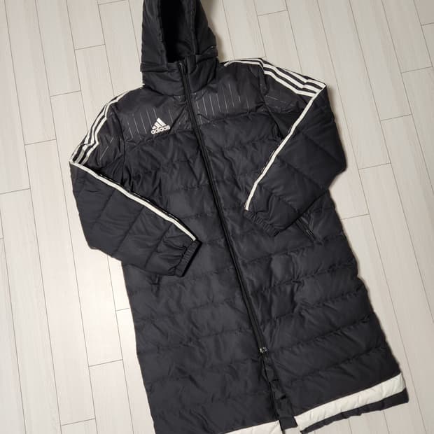 아디다스 티로15 롱패딩

사용감 및 흰부분들 때타있어요(사진참조,손빨래
