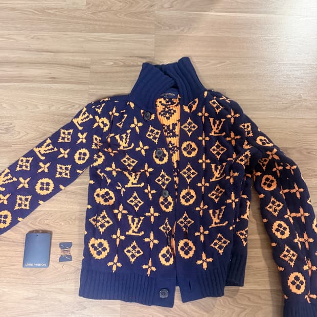 루이비통 시그니처가디건 s사이즈 100