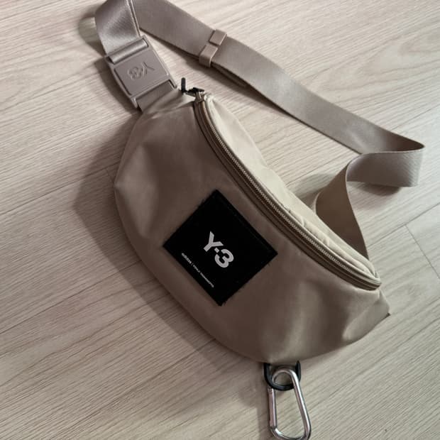 Y-3 로고 크로스 바디 벨트백 팝니다